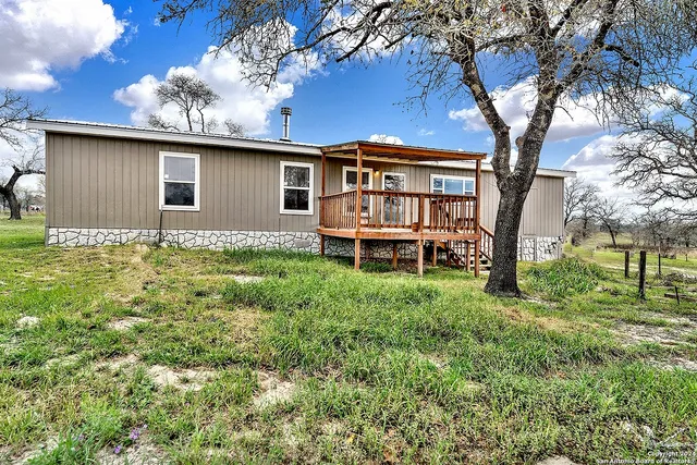 $429,000 | 345 Shorthorn Road, Stockdale, TX 78160