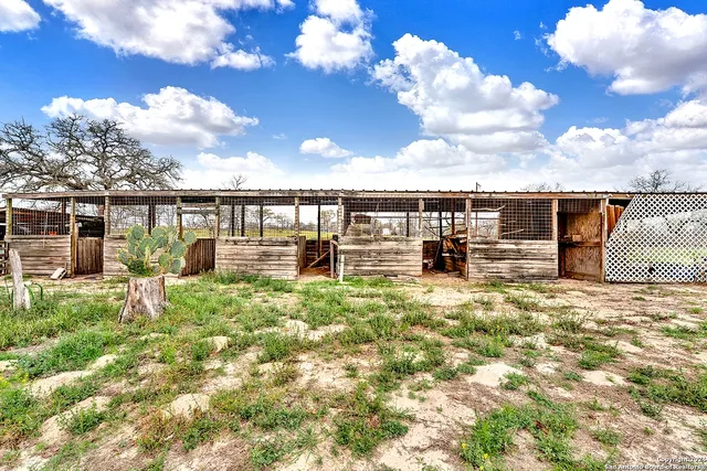 $429,000 | 345 Shorthorn Road, Stockdale, TX 78160