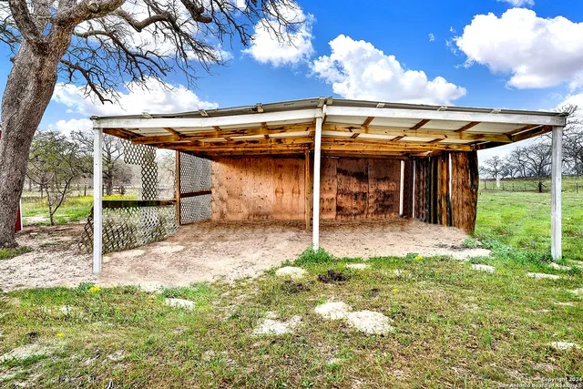 $429,000 | 345 Shorthorn Road, Stockdale, TX 78160