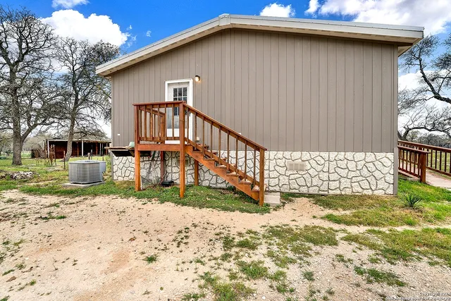 $429,000 | 345 Shorthorn Road, Stockdale, TX 78160