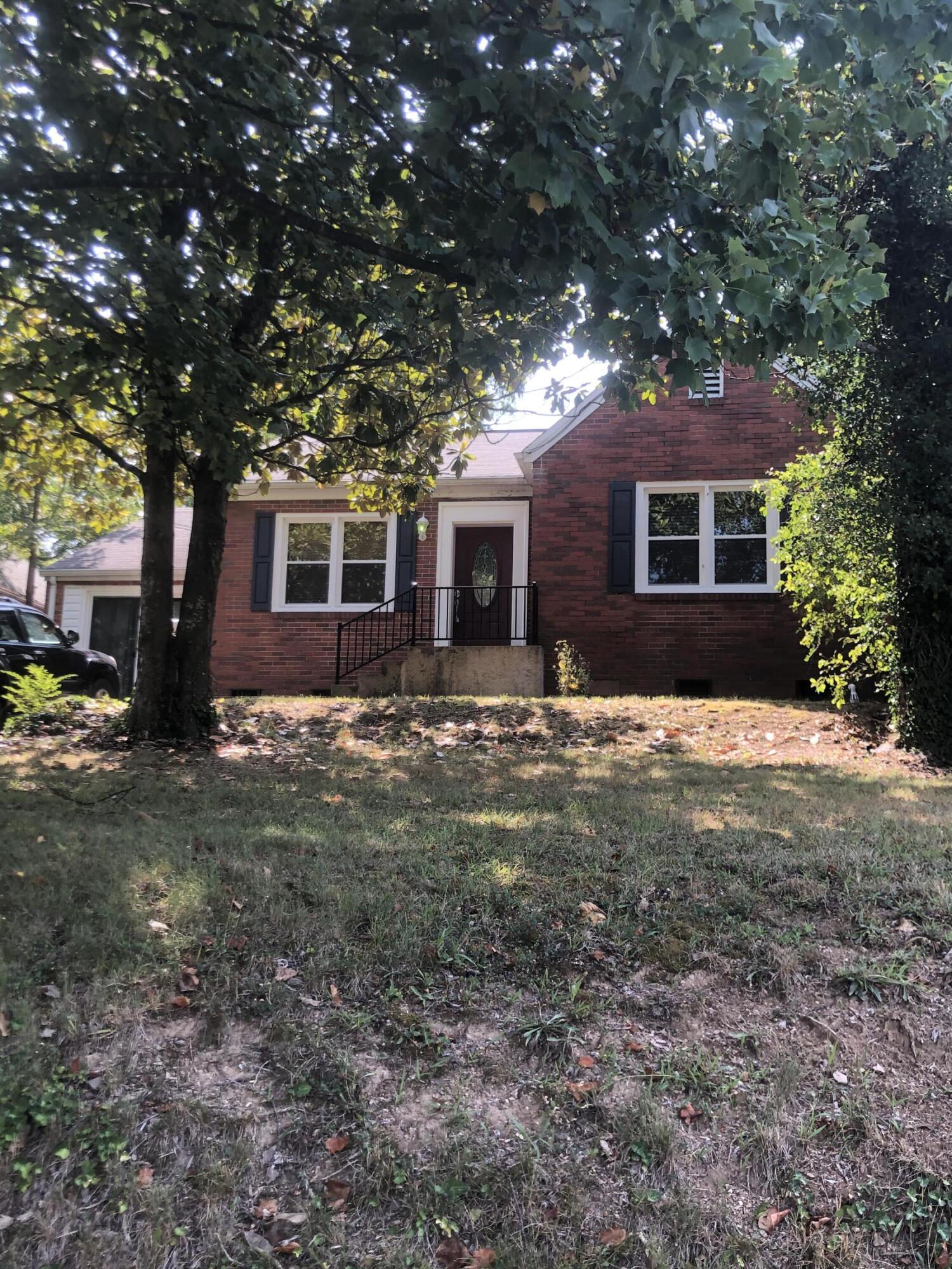 2464 Livingston Road Southwest Roanoke, VA 24015 - Photo 1 of 6 IMG_8585