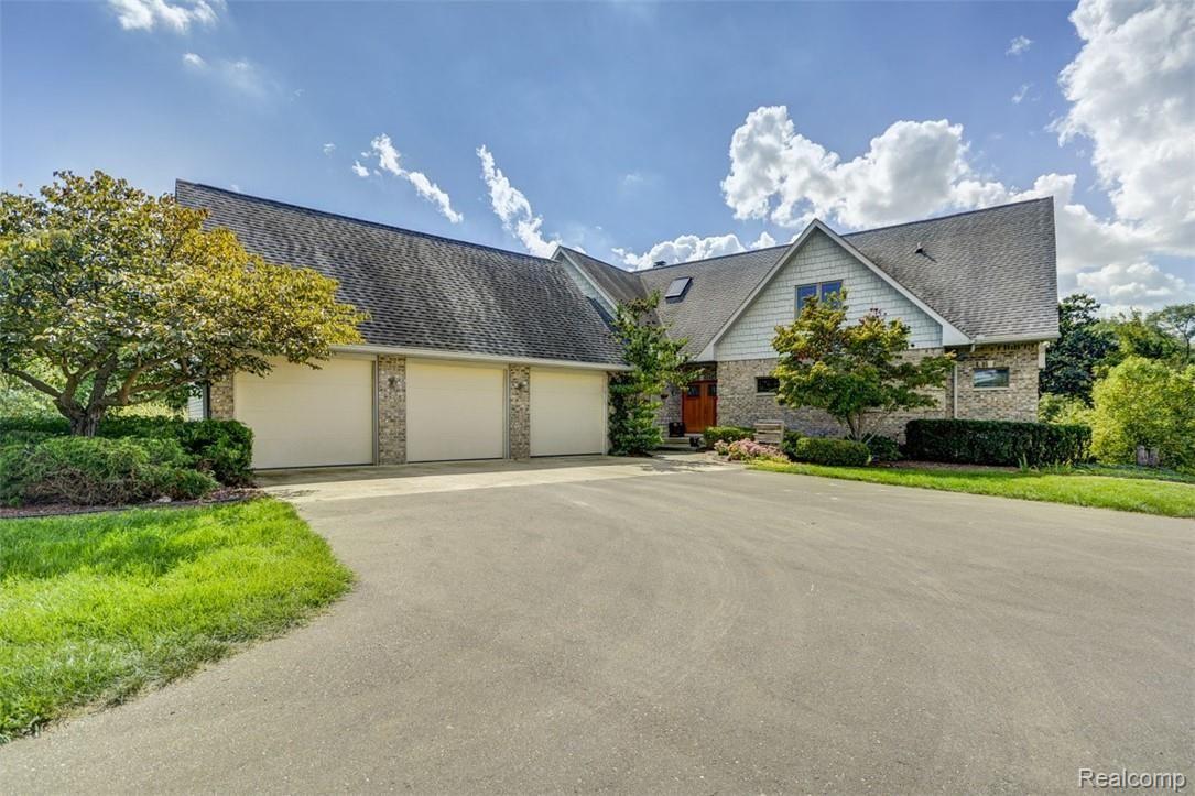 1401 South Garner Road Milford, MI 48380 - Photo 1 of 33 94.jpg