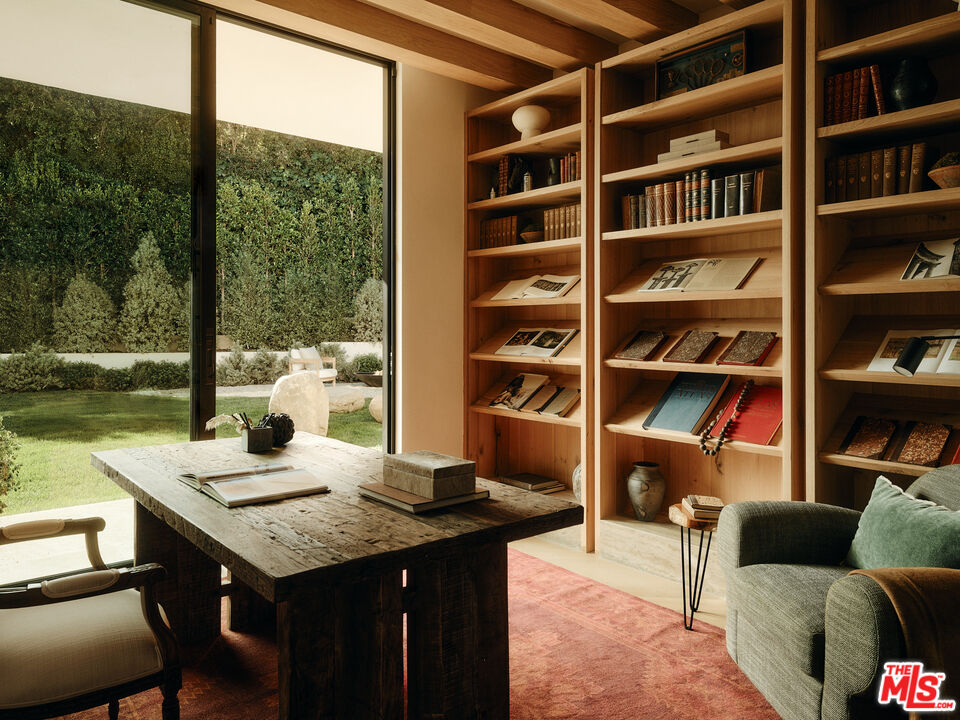 12114 Inavale Place Los Angeles, CA 90049 - Photo 13 of 25