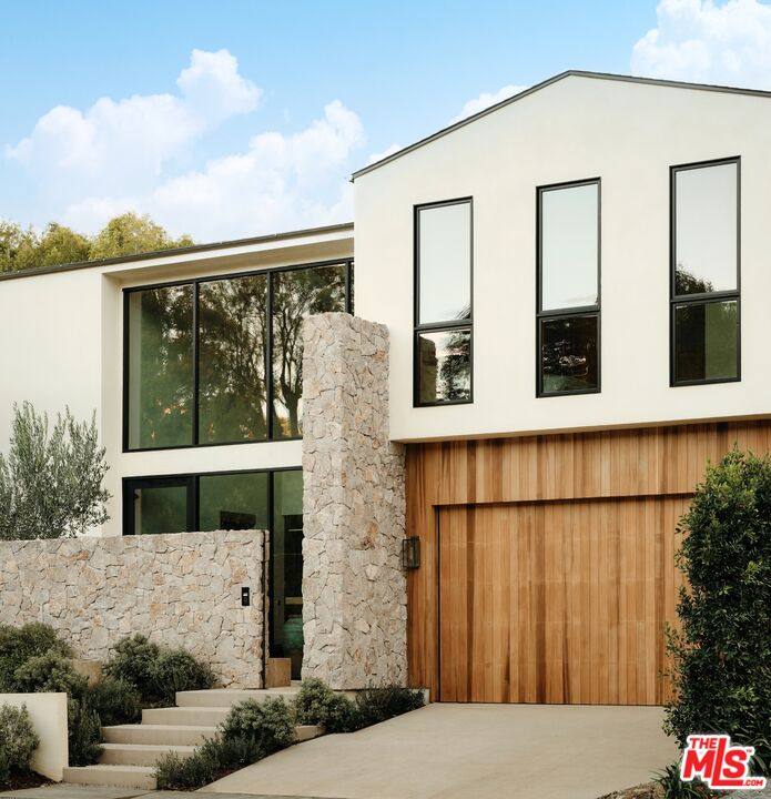 12114 Inavale Place Los Angeles, CA 90049 - Photo 2 of 25