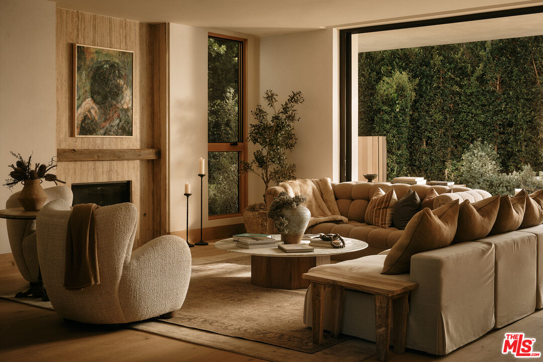 12114 Inavale Place Los Angeles, CA 90049 - Photo 9 of 25