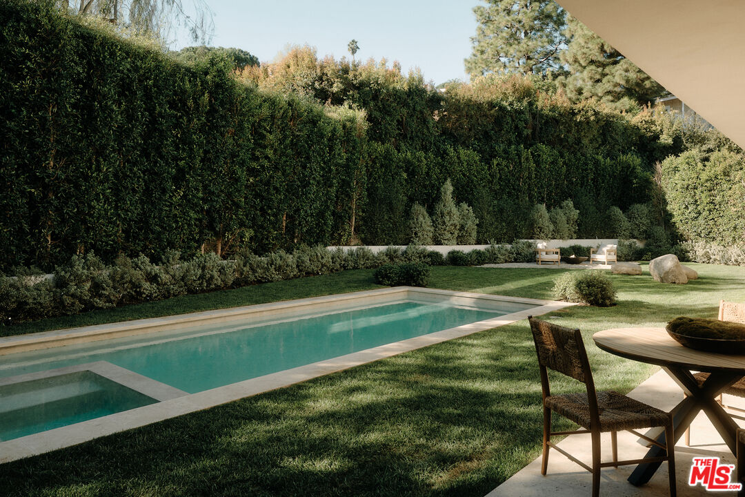 12114 Inavale Place Los Angeles, CA 90049 - Photo 10 of 25