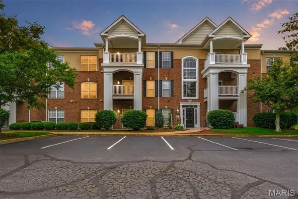 $240,000 | 13115 Mill Crossing Court, Unit 100, St. Louis, MO 63141
