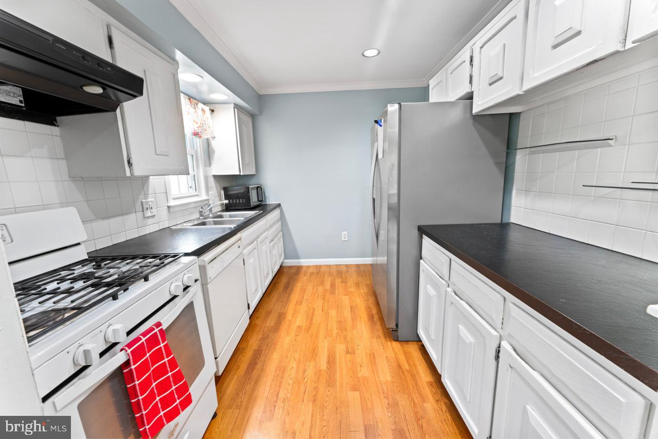 14526 Fullerton Road Woodbridge, VA 22193 - Photo 11 of 40 Gallery Image 11