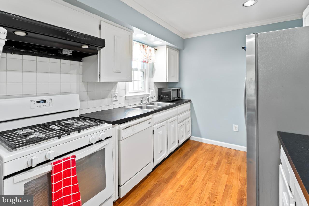 14526 Fullerton Road Woodbridge, VA 22193 - Photo 12 of 40 Gallery Image 12
