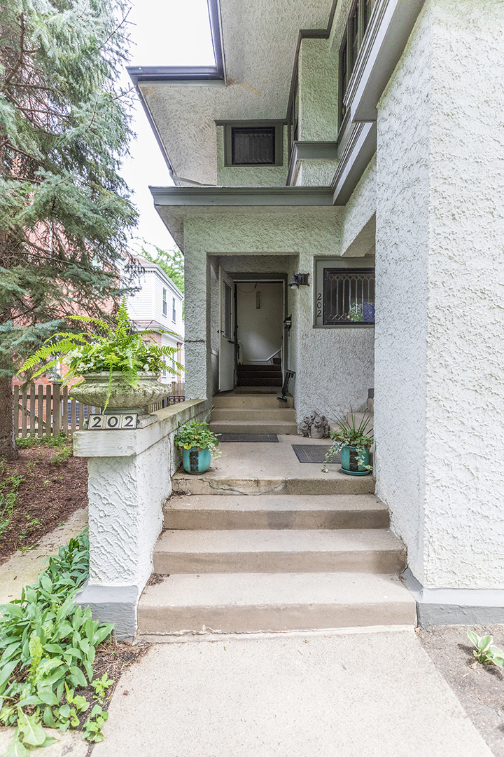 202 Ridgeland Avenue, Unit 2 Oak Park, IL 60302 - Photo 1 of 34 a front view of a house with a garden