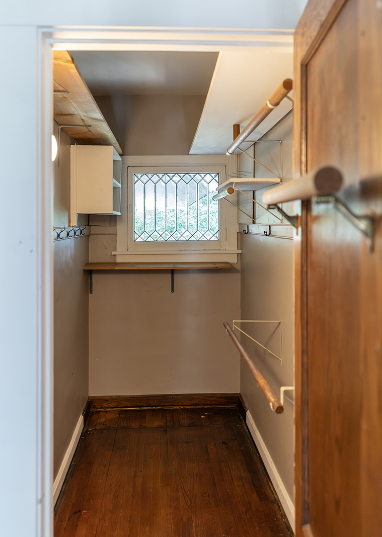 202 Ridgeland Avenue, Unit 2 Oak Park, IL 60302 - Photo 18 of 34 a view of entryway