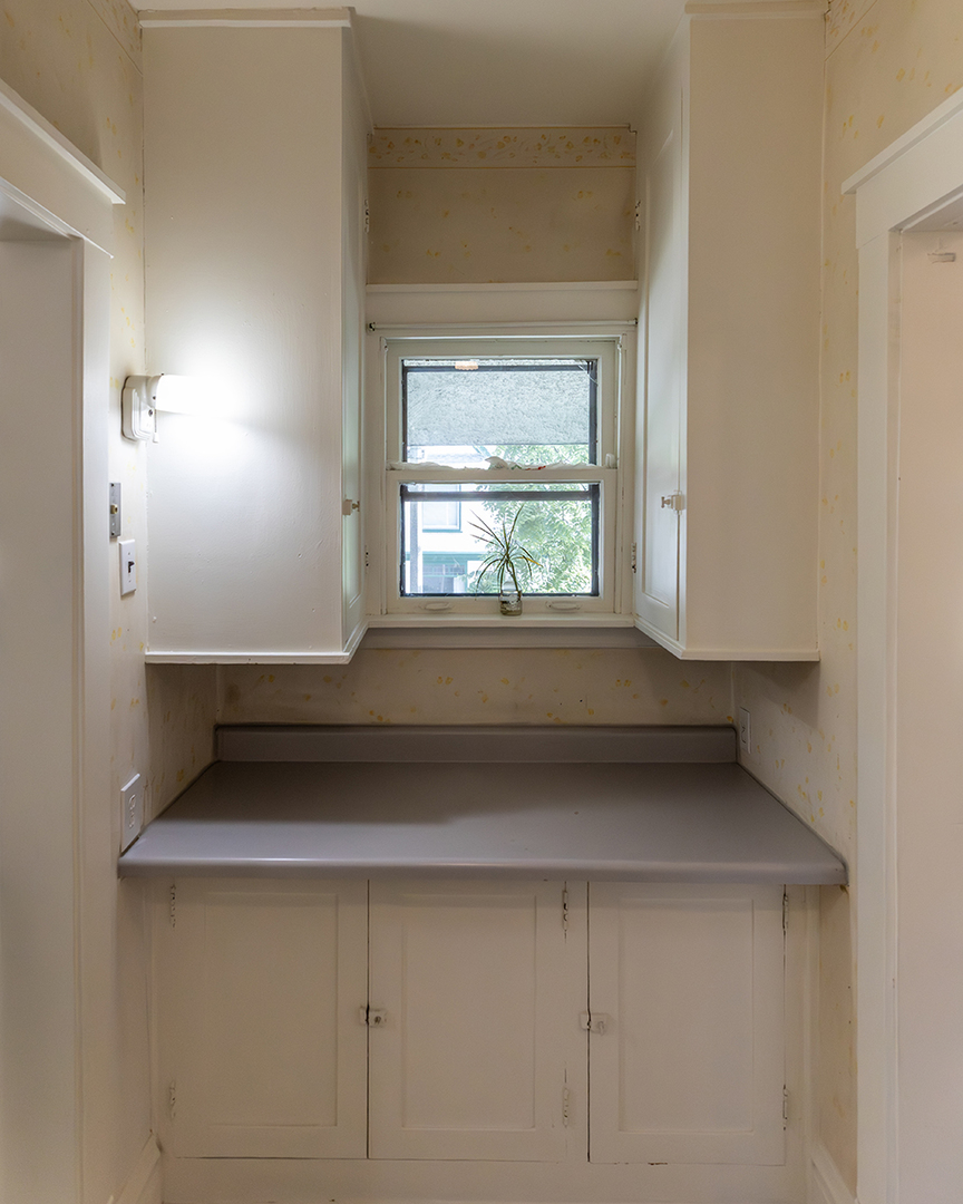 202 Ridgeland Avenue, Unit 2 Oak Park, IL 60302 - Photo 25 of 34 a view of an empty room with wooden floor and a window