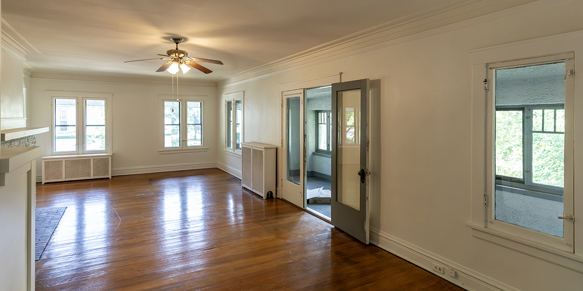 202 Ridgeland Avenue, Unit 2 Oak Park, IL 60302 - Photo 31 of 34 a view of an empty room with wooden floor and a window