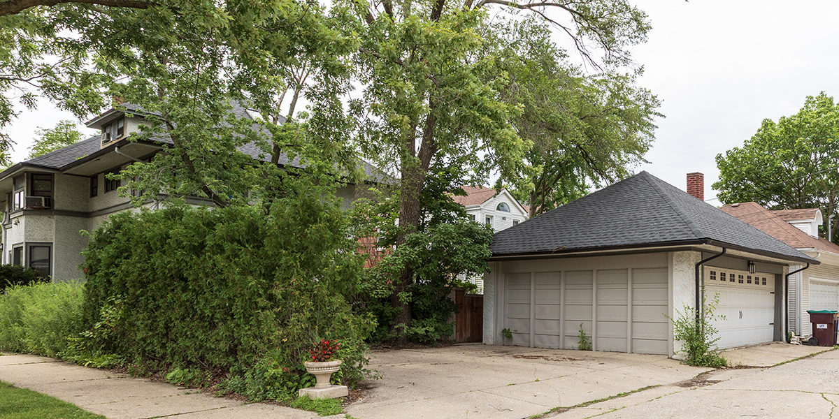 202 Ridgeland Avenue, Unit 2 Oak Park, IL 60302 - Photo 7 of 34 a front view of a house with a yard and garage