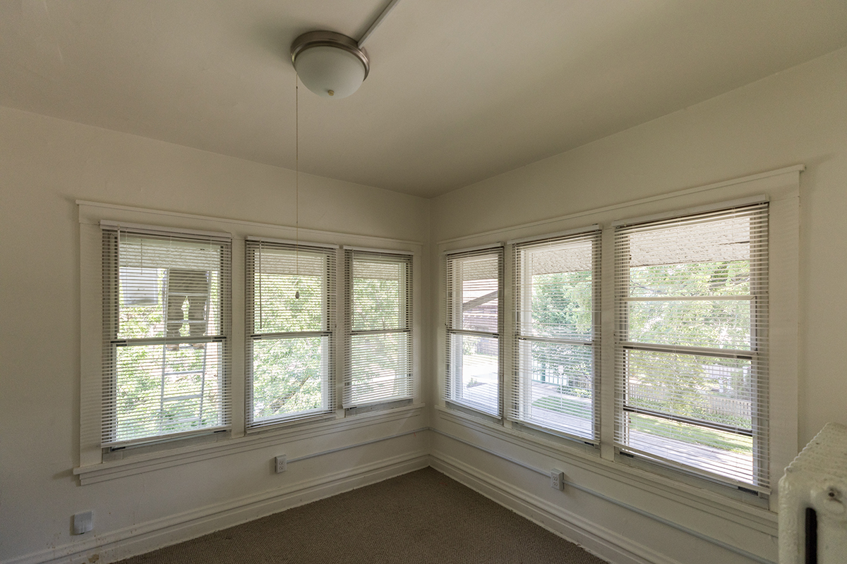 202 Ridgeland Avenue, Unit 2 Oak Park, IL 60302 - Photo 8 of 34 a view of an empty room with a window