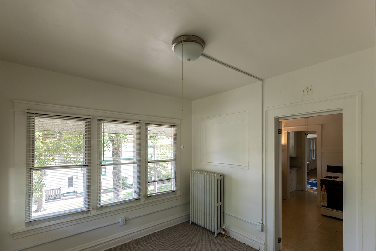 202 Ridgeland Avenue, Unit 2 Oak Park, IL 60302 - Photo 10 of 34 a view of empty room with window