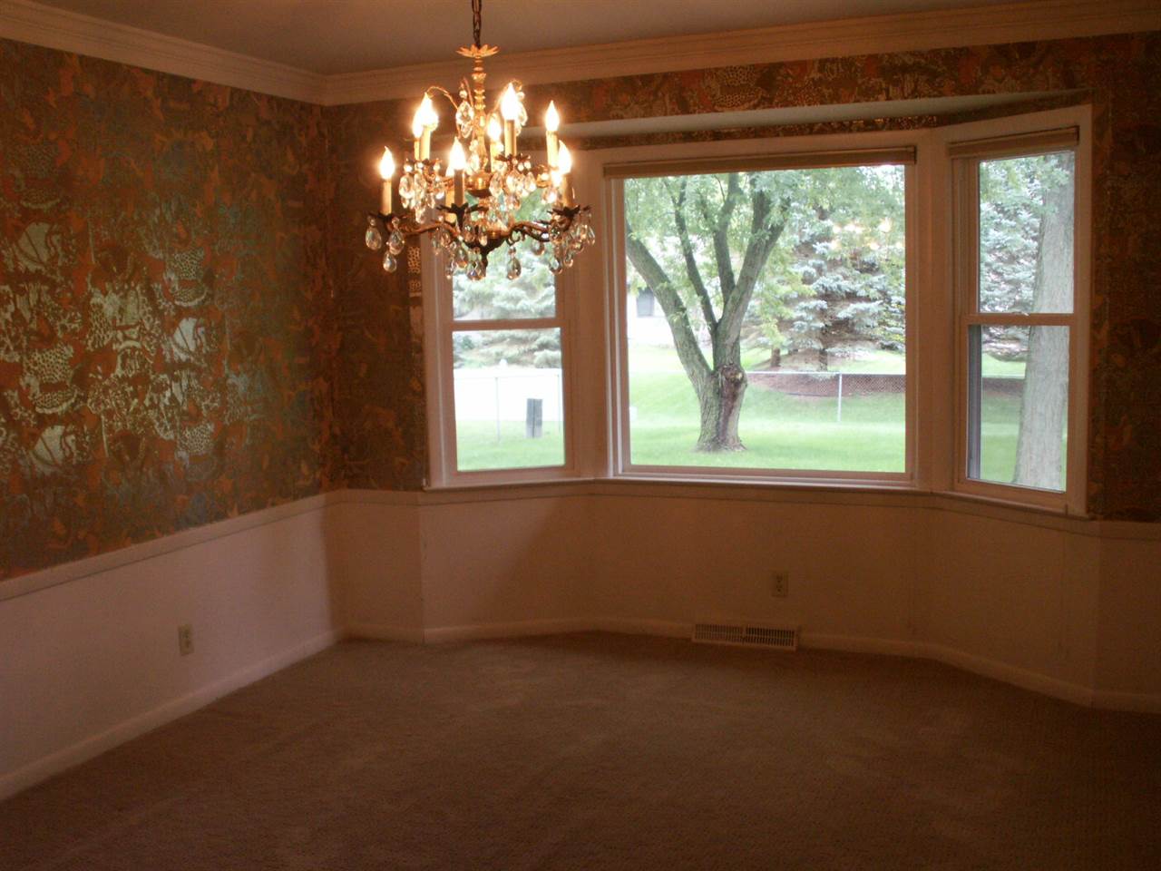 5407 Brookview Road Rockford, IL 61107 - Photo 7 of 16 a view of a room that has a large window