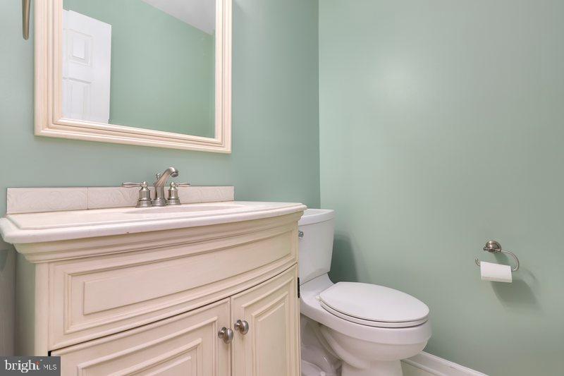 8811 Shadowlake Way Springfield, VA 22153 - Photo 12 of 48 Gallery Image 12
