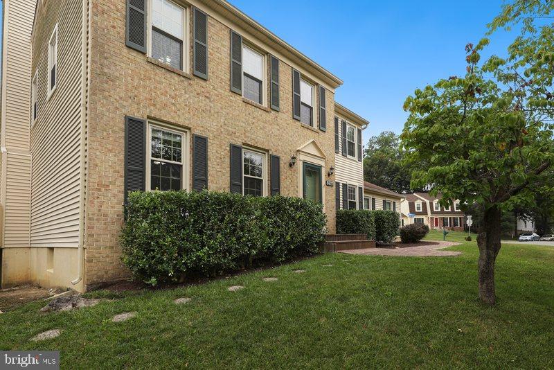 8811 Shadowlake Way Springfield, VA 22153 - Photo 4 of 48 Gallery Image 4