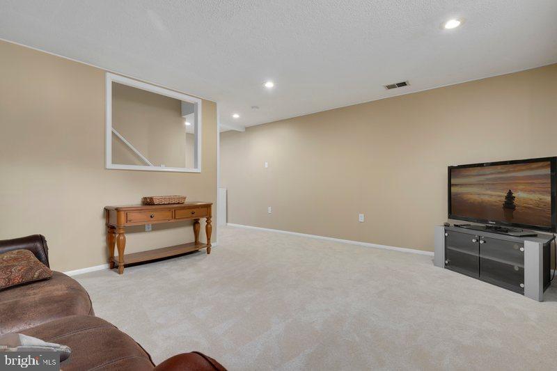 8811 Shadowlake Way Springfield, VA 22153 - Photo 39 of 48 Gallery Image 39