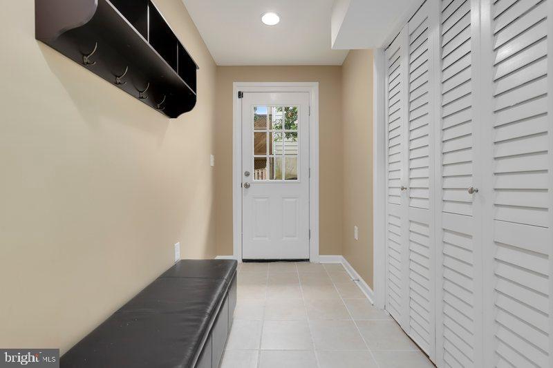 8811 Shadowlake Way Springfield, VA 22153 - Photo 43 of 48 Gallery Image 43