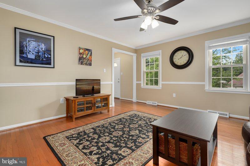 8811 Shadowlake Way Springfield, VA 22153 - Photo 9 of 48 Gallery Image 9