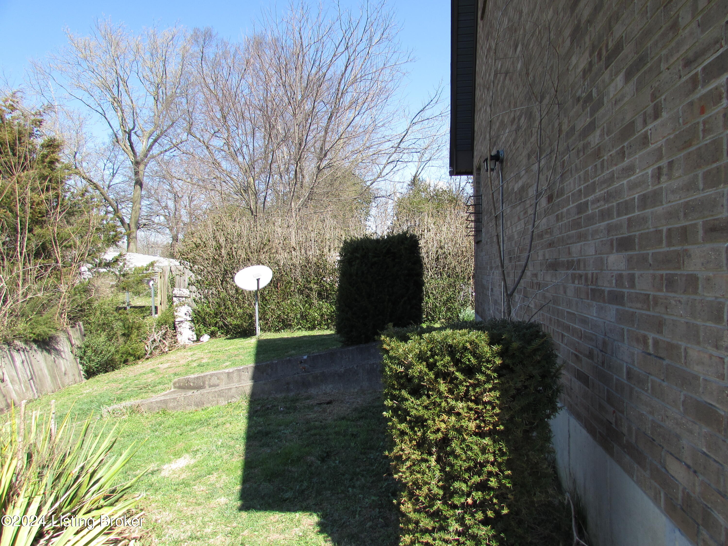 104 Fairground Lane Springfield, KY 40069 - Photo 5 of 29 IMG_1590