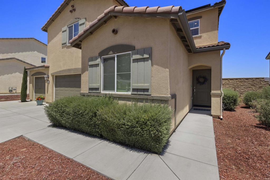 32184 Rambling Court Winchester, CA 92596 - Photo 5 of 37