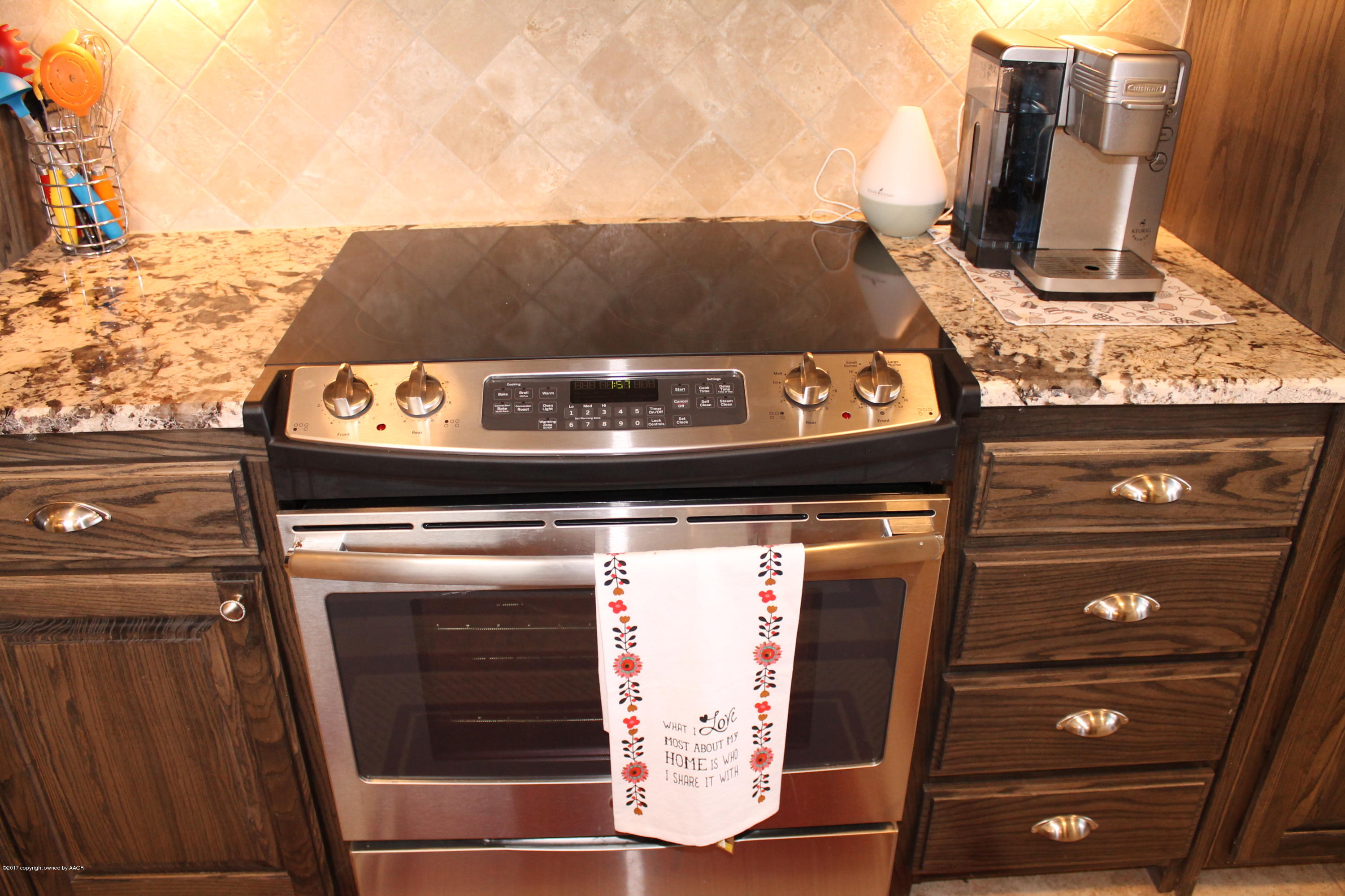 6002 Calumet Road Amarillo, TX 79106 - Photo 15 of 38 Oven / Range