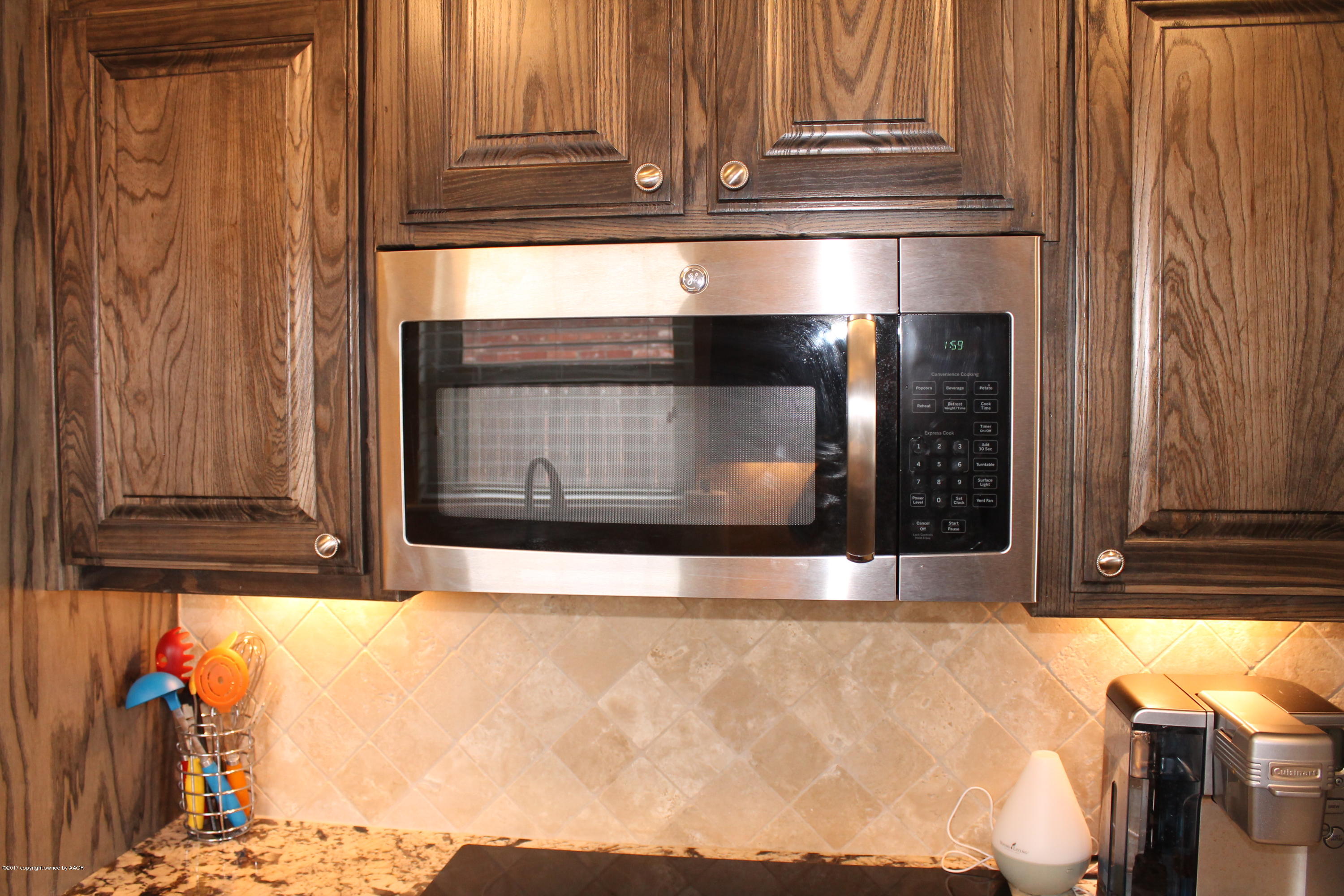 6002 Calumet Road Amarillo, TX 79106 - Photo 16 of 38 Built in Microwave