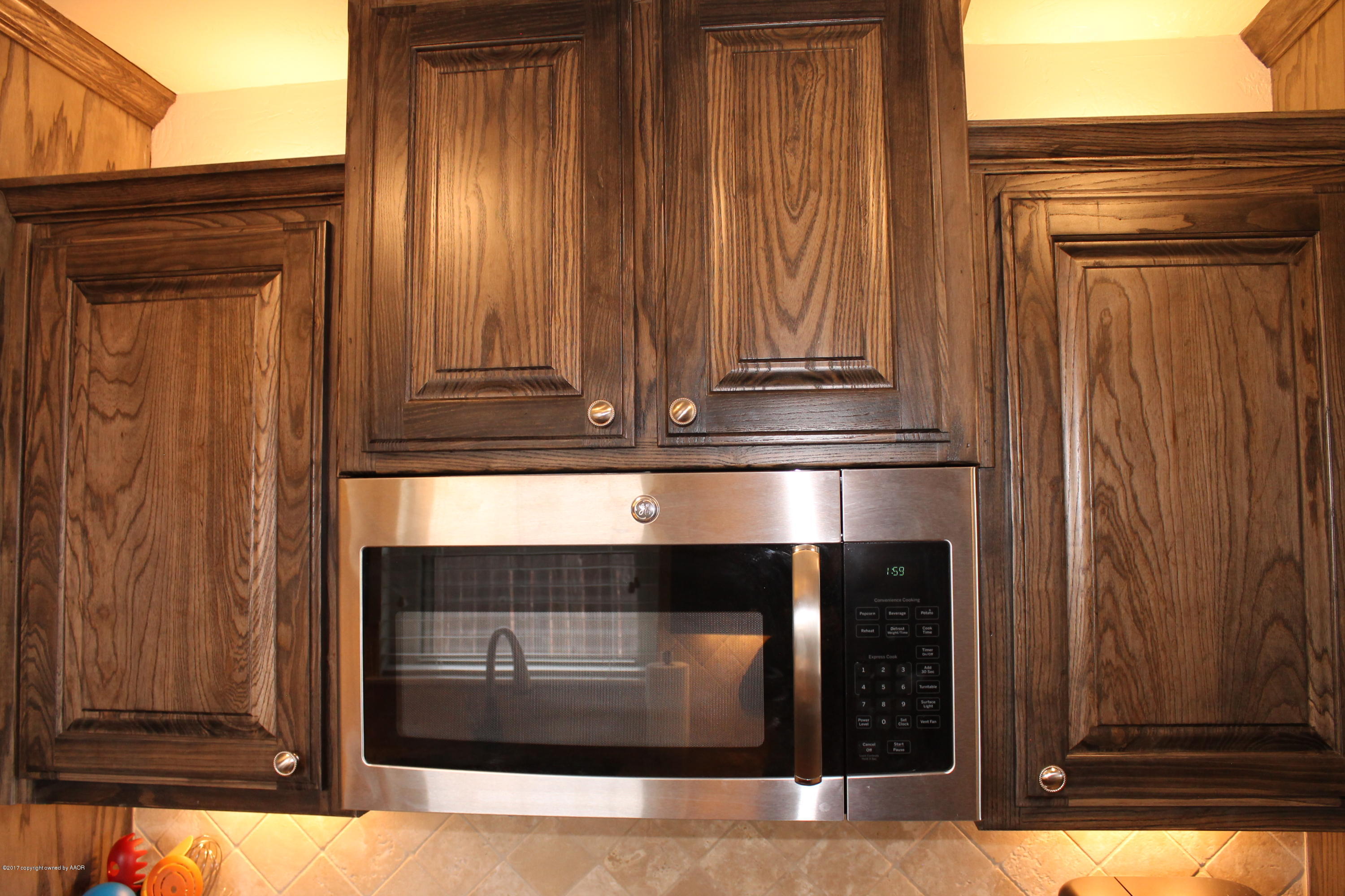 6002 Calumet Road Amarillo, TX 79106 - Photo 17 of 38 Built in Microwave