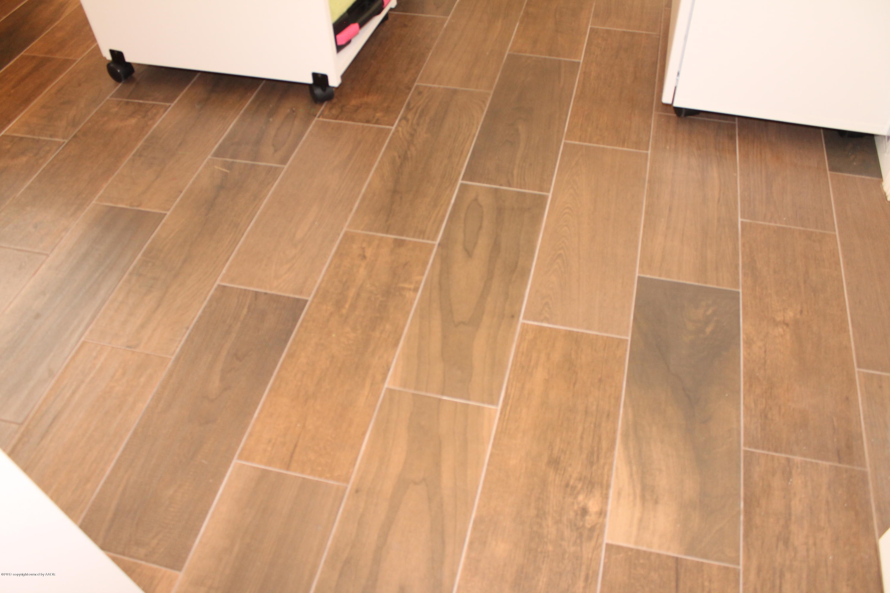 6002 Calumet Road Amarillo, TX 79106 - Photo 21 of 38 Porcelain Tile