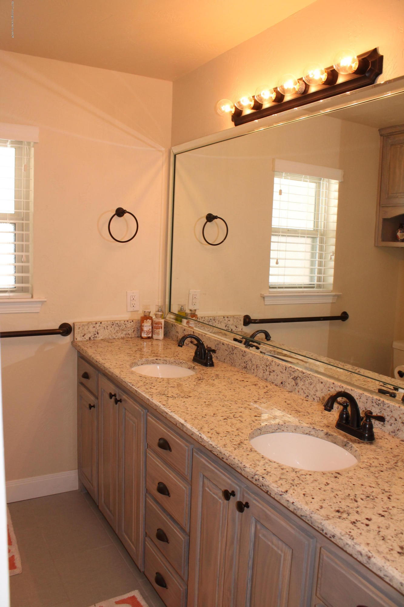 6002 Calumet Road Amarillo, TX 79106 - Photo 22 of 38 Main Bathroom