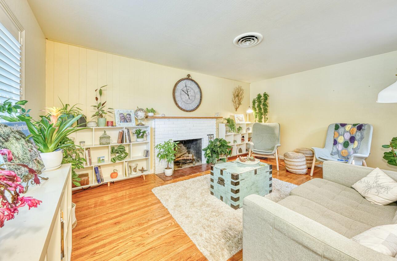 828 Bedford Drive Salinas, CA 93901 - Photo 4 of 32