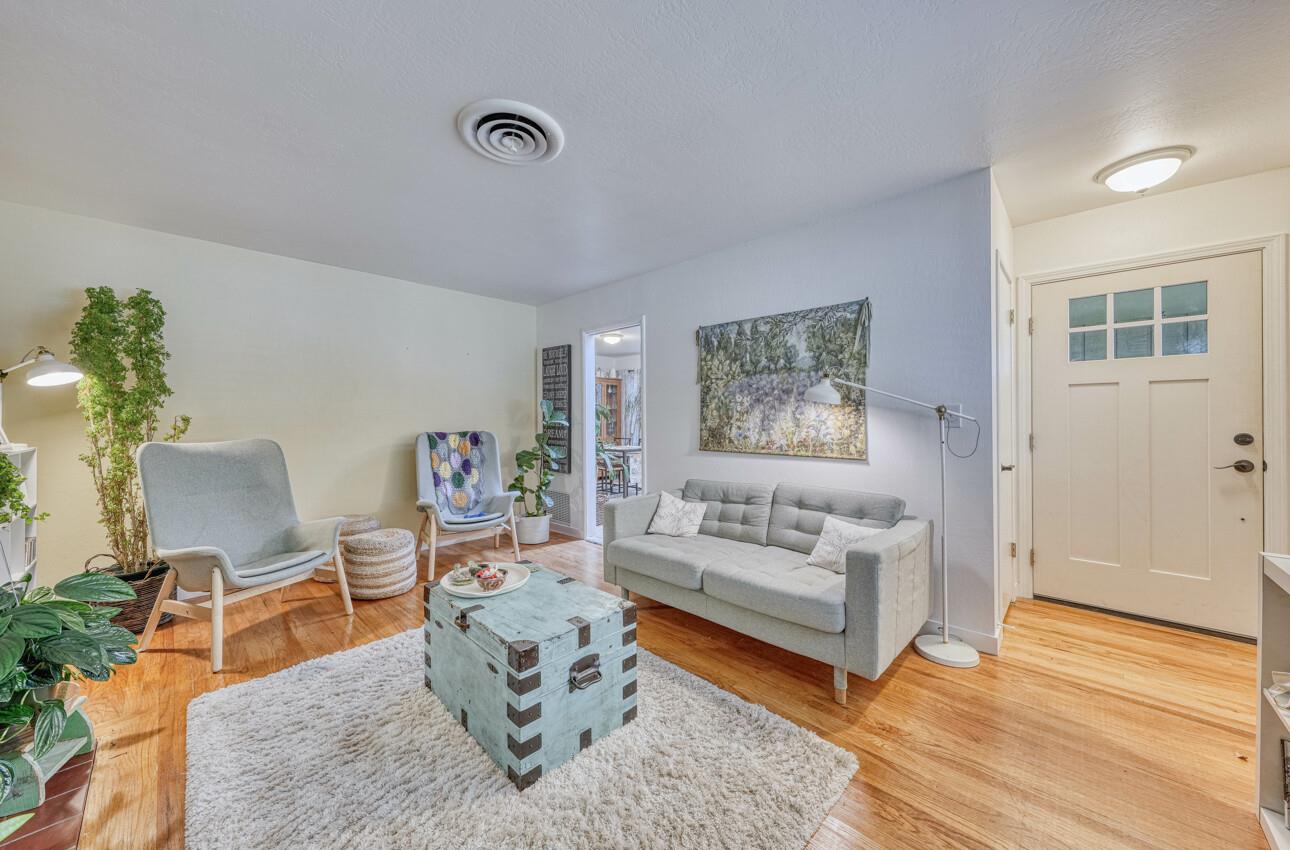 828 Bedford Drive Salinas, CA 93901 - Photo 5 of 32