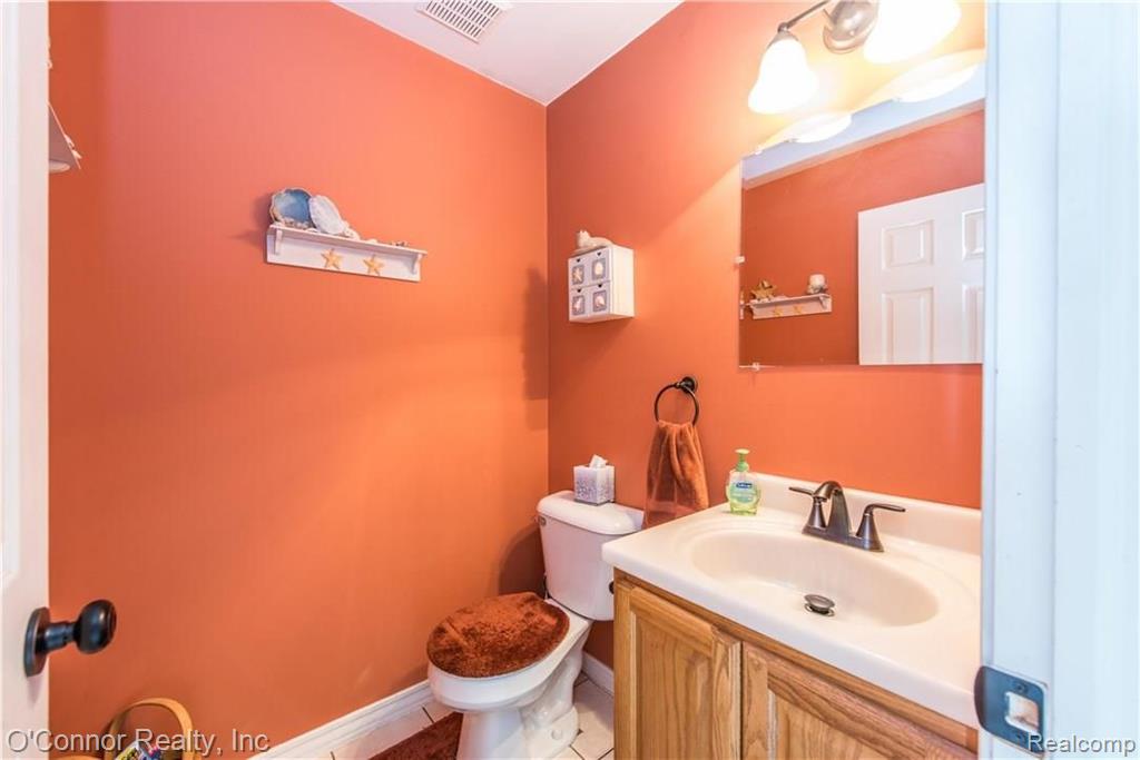 586 Mayer Road Columbus, MI 48063 - Photo 8 of 25