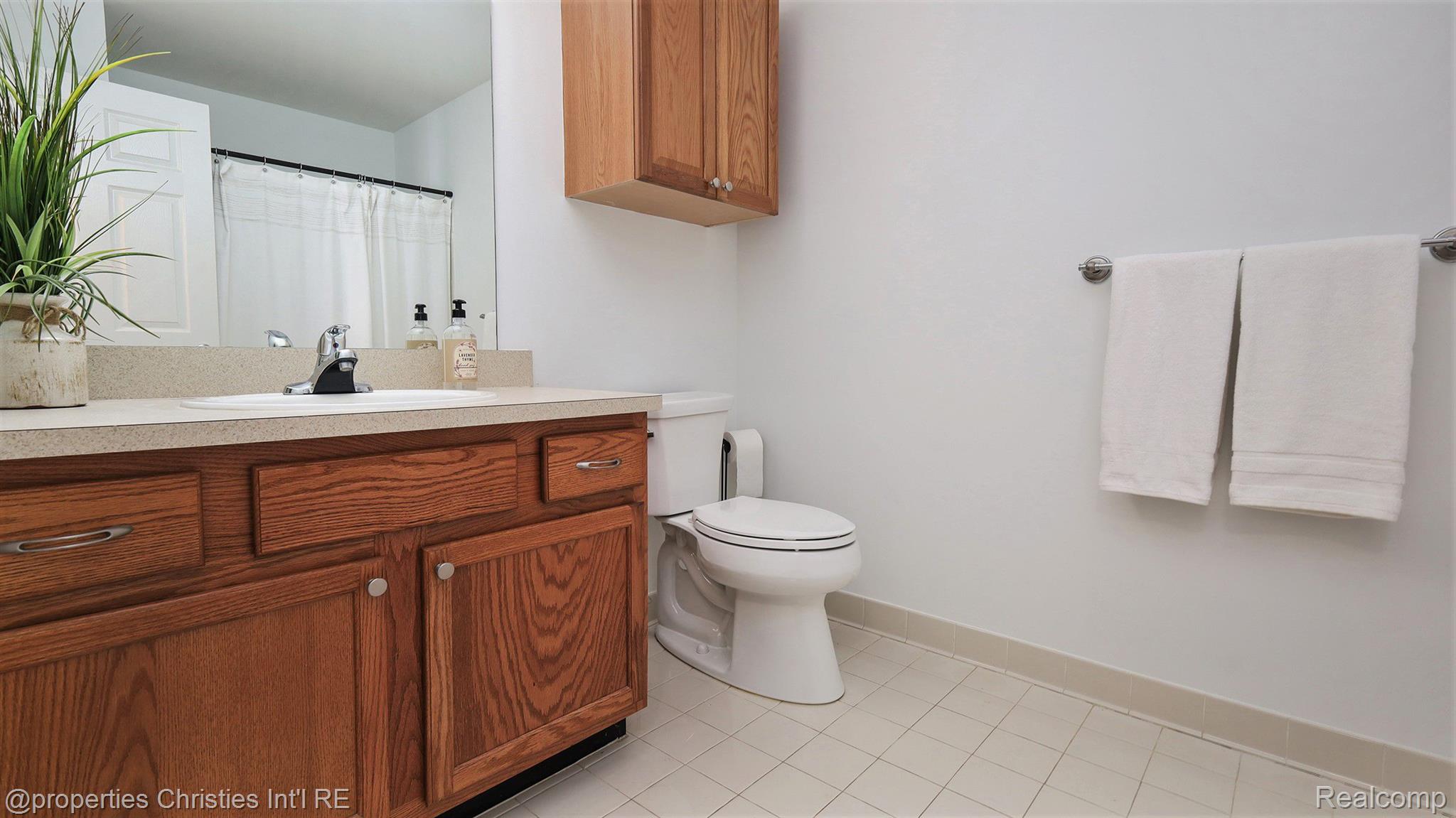 1772 Flagstone Circle Rochester, MI 48307 - Photo 22 of 28 Gallery Image 22