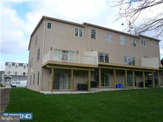 493 D Harmon Road Philadelphia, PA 19128 - Photo 2 of 11 Exterior Back