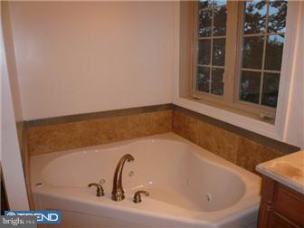 493 D Harmon Road Philadelphia, PA 19128 - Photo 6 of 11 Bathroom