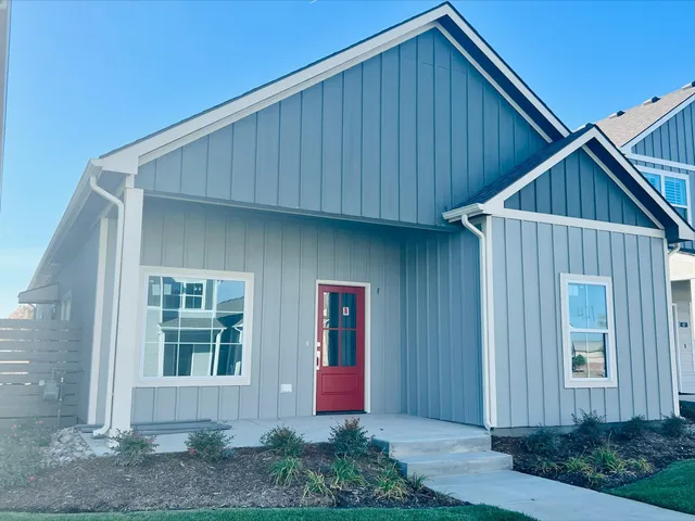 $265,715 | 421 East Douglas Avenue, Andover, KS 67002