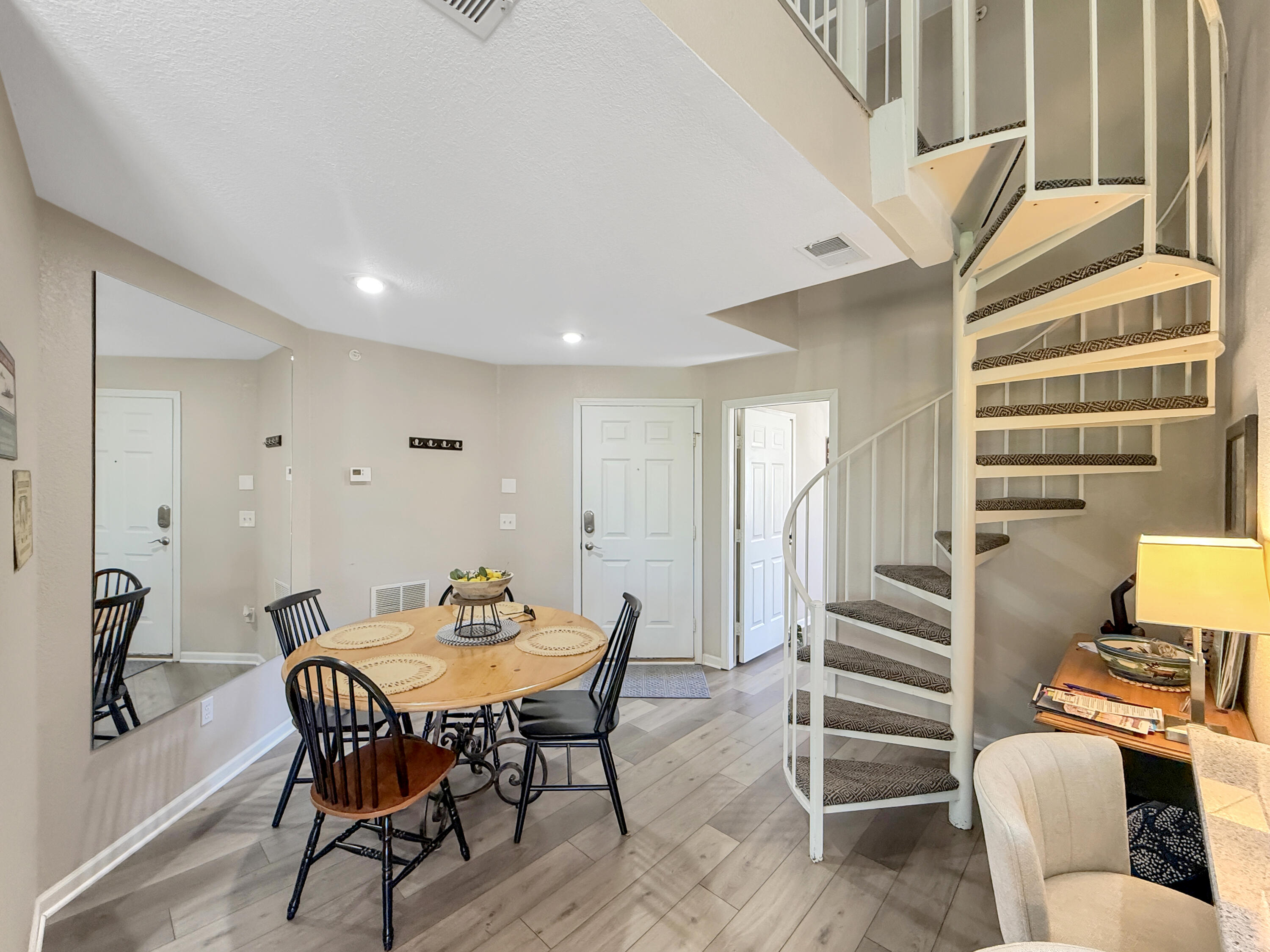 815 Holiday Ridge Branson, MO 65616 - Photo 4 of 15 Staircase