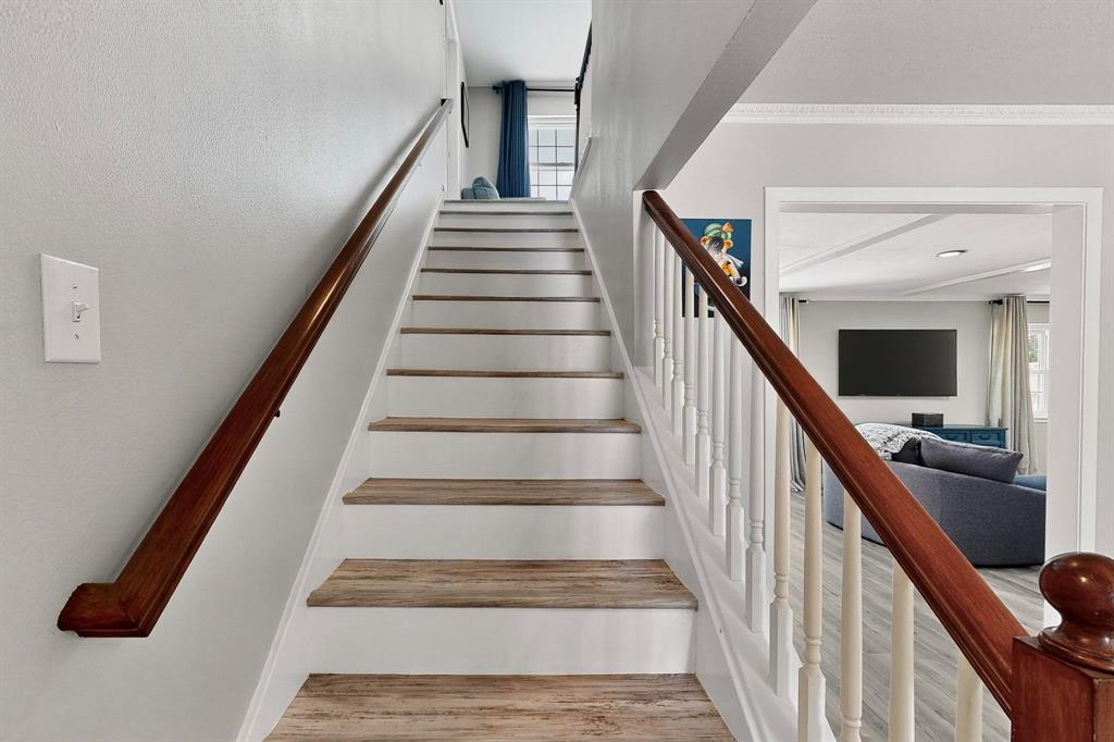 11717 Welch Road Dallas, TX 75229 - Photo 21 of 40 a view of entryway