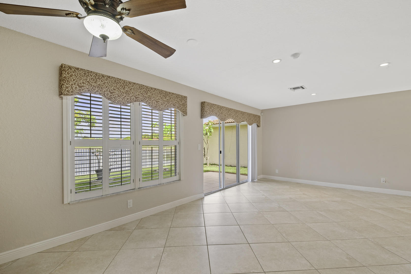 6237 Adriatic Way Greenacres, FL 33413 - Photo 14 of 33 BREAKFAST AREA