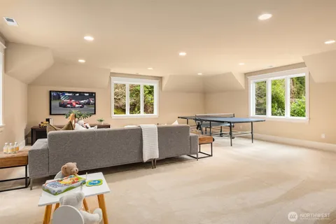 $3,988,000 | 20424 Northeast 64th Place, Redmond, WA 98053