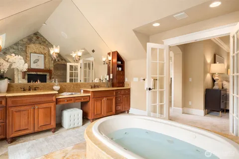 $3,988,000 | 20424 Northeast 64th Place, Redmond, WA 98053