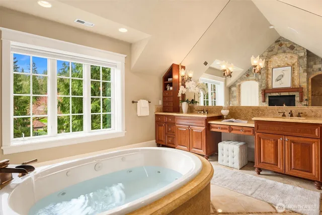 $3,988,000 | 20424 Northeast 64th Place, Redmond, WA 98053