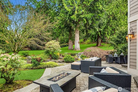 $3,988,000 | 20424 Northeast 64th Place, Redmond, WA 98053