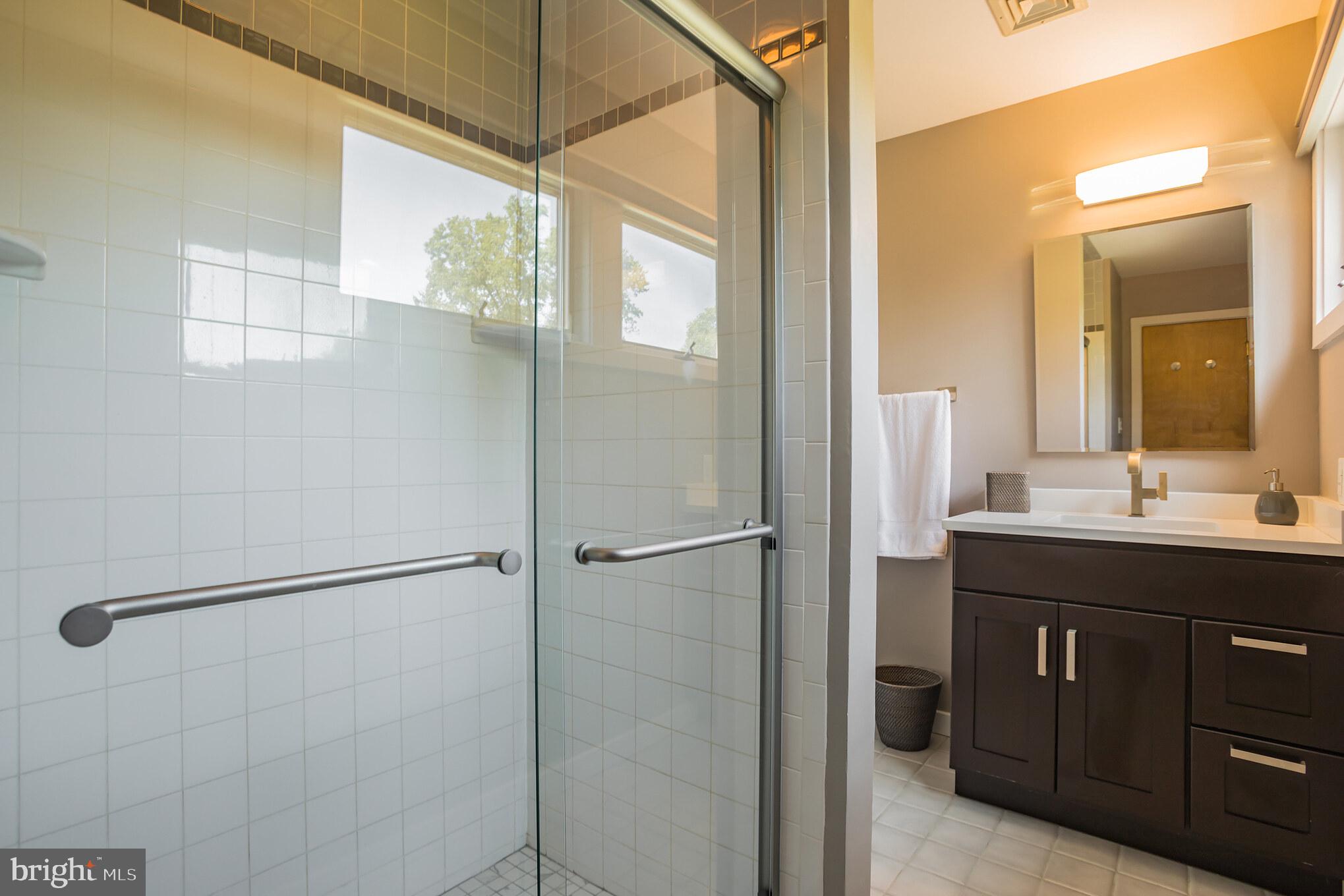 1680 Paper Mill Road Jenkintown, PA 19046 - Photo 29 of 41 En-Suite Bath