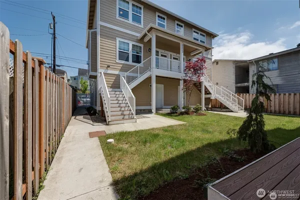 $2,350 | 3323 Hoyt Avenue, Unit D, Everett, WA 98201