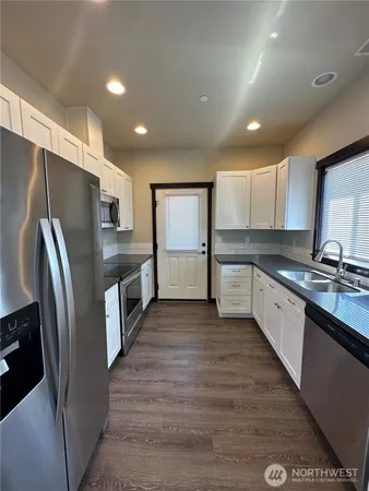 $2,350 | 3323 Hoyt Avenue, Unit D, Everett, WA 98201